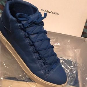 BALENCIAGA